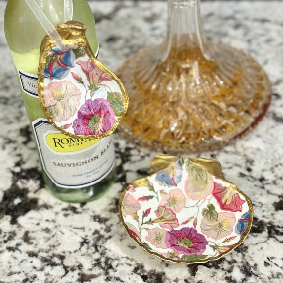 Hand Crafted Morning Glory Oyster Shell Ornament Wine Bottle Decor - Picture 2 of 4